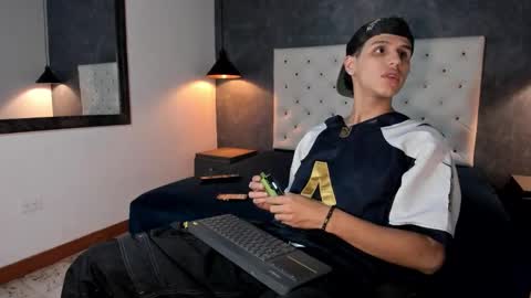 wav online show from 12/18/25, 06:41