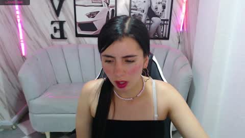 Snapshot of _samantha_b chatting on 12/27/24, 07:24 Samantha online show from 12/27/24, 07:24