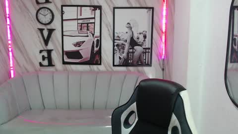 Snapshot of _samantha_b chatting on 01/27/25, 12:48 Samantha online show from 01/27/25, 12:48