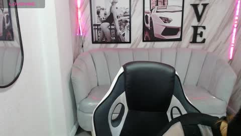 Snapshot of _samantha_b chatting on 02/24/25, 12:48 Samantha online show from 02/24/25, 12:48