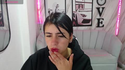 Snapshot of _samantha_b chatting on 03/05/25, 01:06 Samantha online show from 03/05/25, 01:06