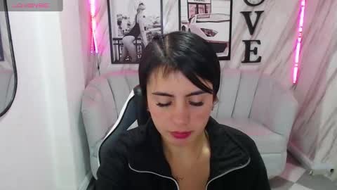 Snapshot of _samantha_b chatting on 03/06/25, 01:35 Samantha online show from 03/06/25, 01:35
