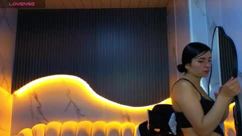 Snapshot of _samantha_b chatting on 10/20/25, 12:49 Samantha online show from 10/20/25, 12:49