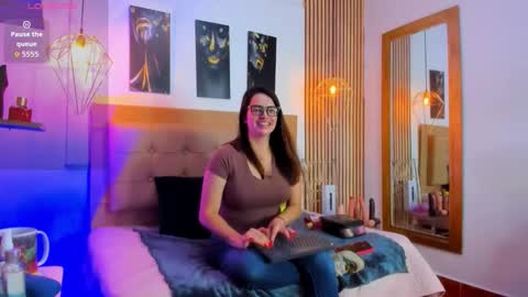 Snapshot of _samanthaa_foxx chatting on 01/08/26, 11:23 SAMANTHA FOX online show from 01/08/26, 11:23