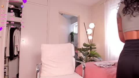 Sandyy online show from 02/18/25, 07:21