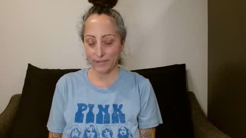 Snapshot of _sara_lynn_ chatting on 03/21/26, 05:01 Sara Lynn online show from 03/21/26, 05:01