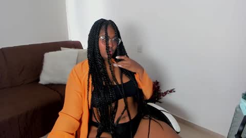 Snapshot of _sarah_banks chatting on 01/30/25, 03:51 Ms. JONES online show from 01/30/25, 03:51