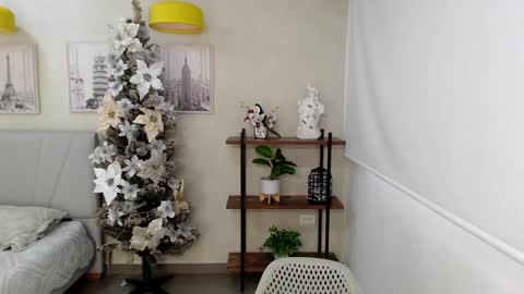 Snapshot of _sassy_girl chatting on 12/23/24, 07:20 Sassy Girl online show from 12/23/24, 07:20