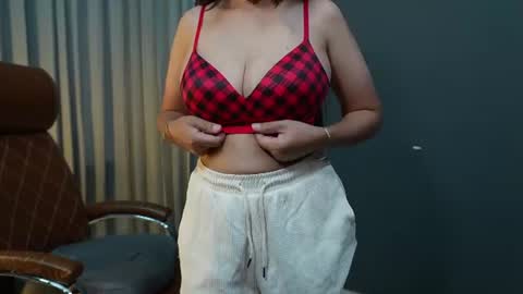 Snapshot of _savy_ chatting on 07/16/26, 07:36 Savreen online show from 07/16/26, 07:36