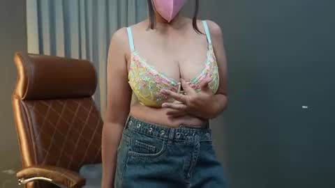 Snapshot of _savy_ chatting on 07/18/26, 07:34 Savreen online show from 07/18/26, 07:34