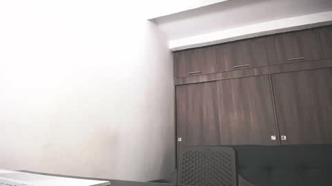 Juan Pablo-independent model online show from 04/10/26, 08:19