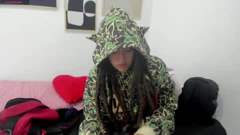 Snapshot of _sharlotte777 chatting on 04/24/26, 03:47 _sharlotte777 online show from 04/24/26, 03:47