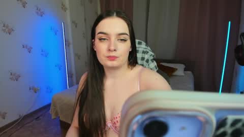 Snapshot of _shy_jenny_ chatting on 05/14/26, 01:01 Shy Jenny online show from 05/14/26, 01:01