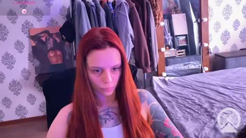 Snapshot of _slutty_fox_ chatting on 05/01/26, 01:05 Alice online show from 05/01/26, 01:05