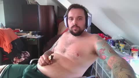 _smiley_bear27 online show from 09/16/25, 06:03