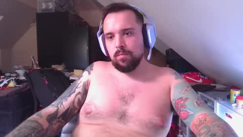 _smiley_bear27 online show from 10/09/25, 09:18