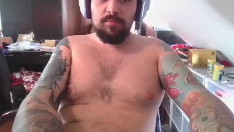 _smiley_bear27 online show from 10/25/25, 01:46