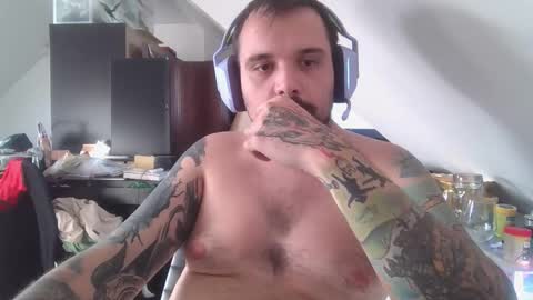 _smiley_bear27 online show from 11/16/25, 07:25