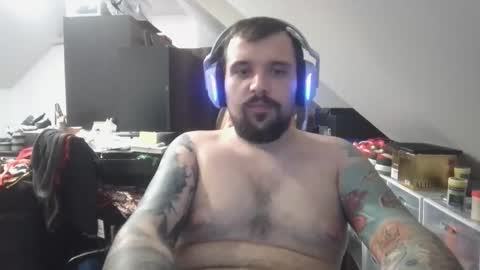 _smiley_bear27 online show from 11/22/25, 12:15