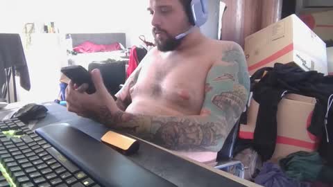 _smiley_bear27 online show from 12/22/25, 04:20