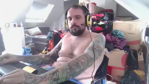 _smiley_bear27 online show from 01/14/26, 05:02