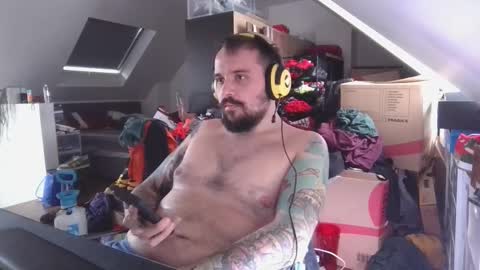 _smiley_bear27 online show from 01/15/26, 06:51