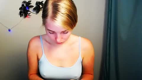 Snapshot of _snow_queen__ chatting on 05/16/26, 10:36 Rachel online show from 05/16/26, 10:36