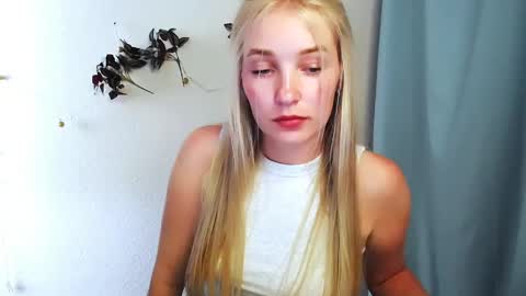 Snapshot of _snow_queen__ chatting on 05/21/26, 11:39 Rachel online show from 05/21/26, 11:39