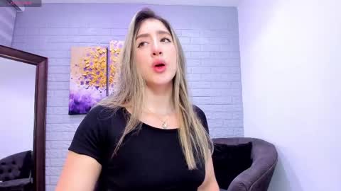 Snapshot of _sofia_cruz chatting on 04/19/26, 12:15 640 200 online show from 04/19/26, 12:15
