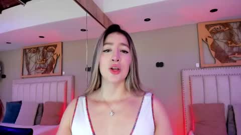 Snapshot of _sofia_cruz chatting on 05/09/26, 07:41 640 200 online show from 05/09/26, 07:41