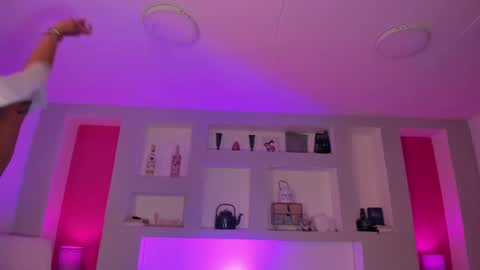 Sofia Miller online show from 10/17/25, 04:04