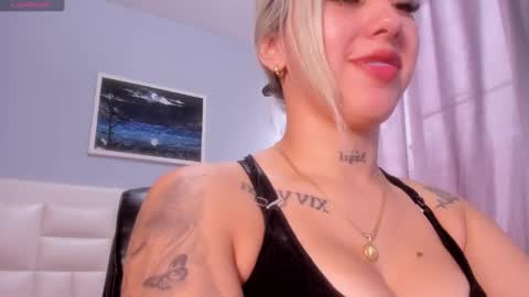 Snapshot of _sophiewilson chatting on 01/29/25, 03:04 sophie online show from 01/29/25, 03:04