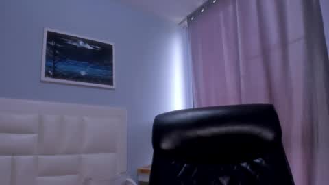 Snapshot of _sophiewilson chatting on 03/06/25, 07:43 sophie online show from 03/06/25, 07:43