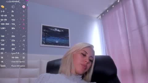 Snapshot of _sophiewilson chatting on 03/07/25, 06:54 sophie online show from 03/07/25, 06:54