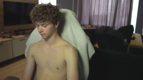 OLIVERpvt is open online show from 02/20/25, 07:12