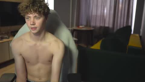 OLIVERpvt is open online show from 02/22/25, 12:19