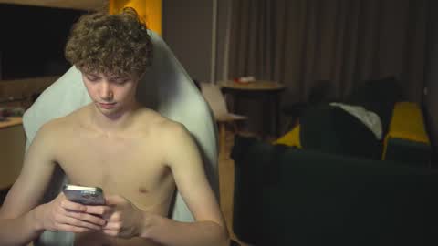 OLIVERpvt is open online show from 02/22/25, 03:25