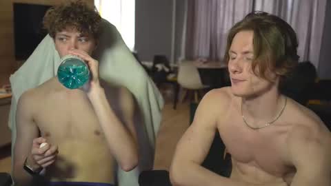 OLIVERpvt is open online show from 02/28/25, 07:05