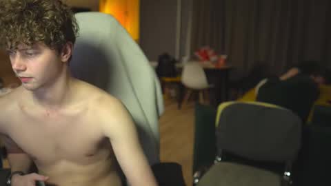 OLIVERpvt is open online show from 02/28/25, 03:37