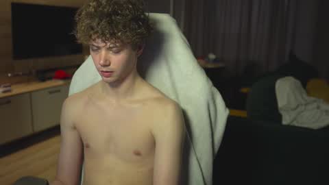 OLIVERpvt is open online show from 03/01/25, 01:07