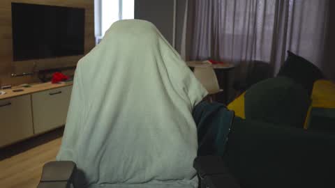 OLIVERpvt is open online show from 03/04/25, 12:01