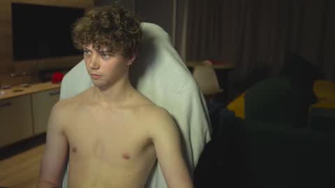 OLIVERpvt is open online show from 03/04/25, 03:04