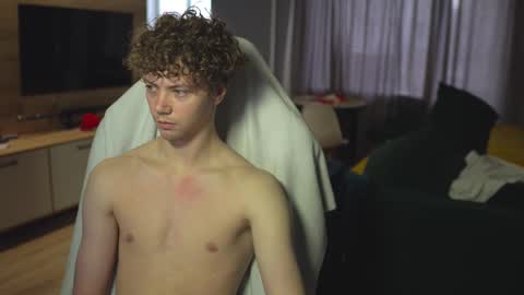 OLIVERpvt is open online show from 03/06/25, 04:30