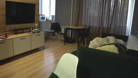 OLIVERpvt is open online show from 10/02/25, 04:19