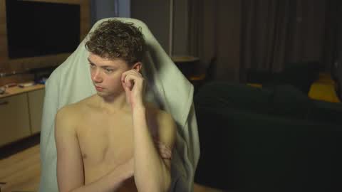 OLIVERpvt is open online show from 11/18/25, 04:39