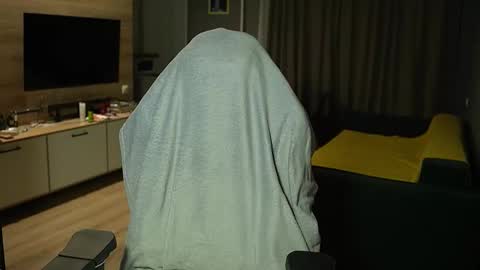 OLIVERpvt is open online show from 02/16/26, 03:13