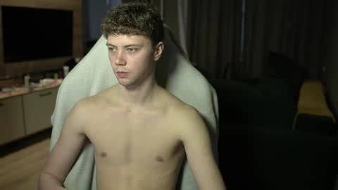 OLIVERpvt is open online show from 04/02/26, 03:09