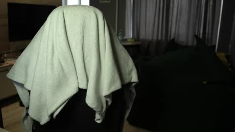 OLIVERpvt is open online show from 04/09/26, 11:04