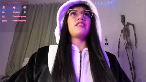 Snapshot of _strawberrycream chatting on 10/29/25, 02:47 Angela online show from 10/29/25, 02:47