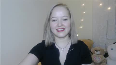 _sweet_smile_ online show from 10/28/25, 08:00